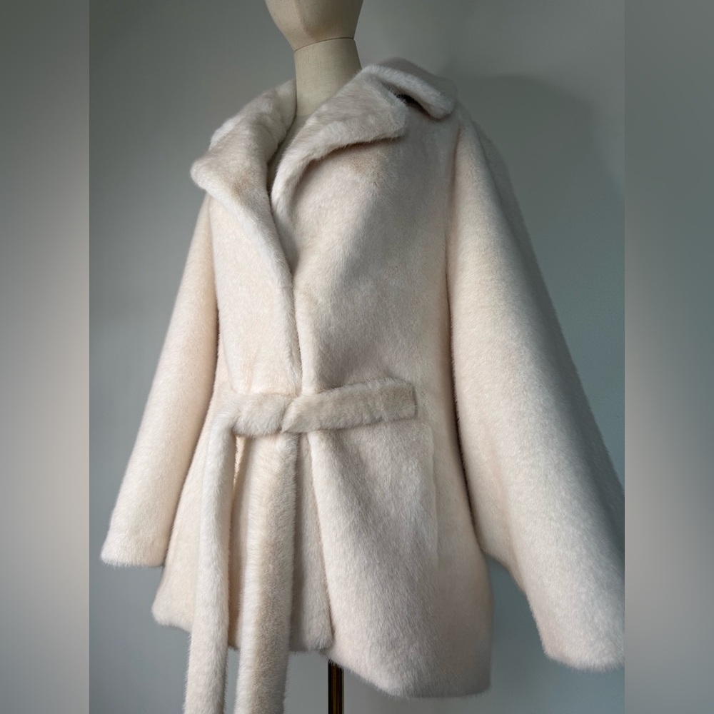Champagne Faux Fur Coat Batwing Sleeve M/L – New with Belt Elegant Luxury Style